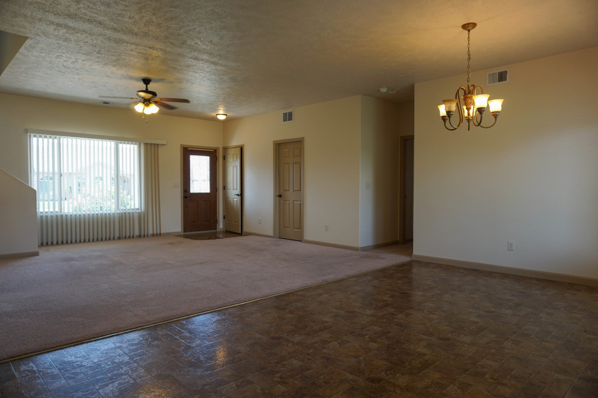 Living & Dining room of 174 Sun Hawk