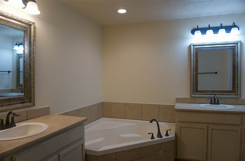Master bath with soaking tub